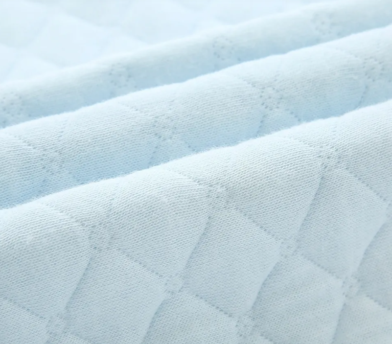 Reusable Waterproof Bed Pad – Soft, Breathable Protection for Everyday Comfort